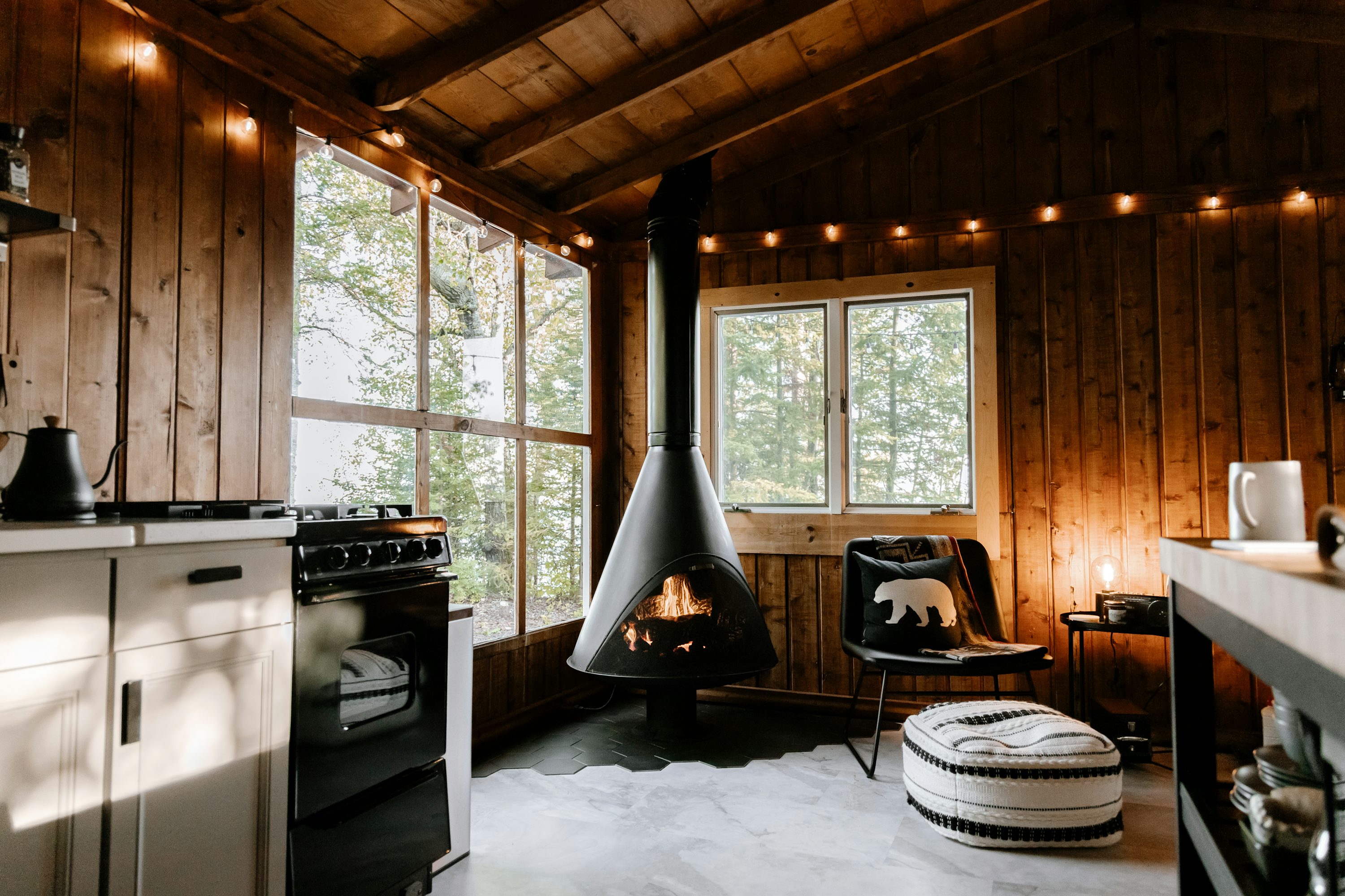 Table du chalet fictif face au paysage